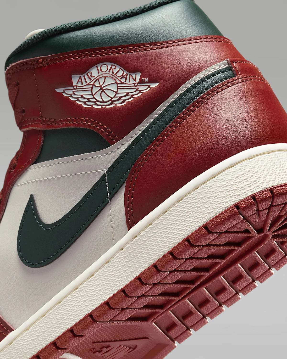 Jordan Air Jordan 1 – klasyczne, uniwersalne buty do koszykówki w stylu retro o średniej wysokości DQ8426-105