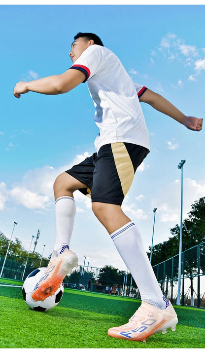 Nouvelles chaussures de football pour hommes, chaussures de match, crampons pour terrain en gazon, baskets de haute qualité, chaussures de futsal pour intérieur, chaussures montantes antidérapantes pour extérieur, meilleu