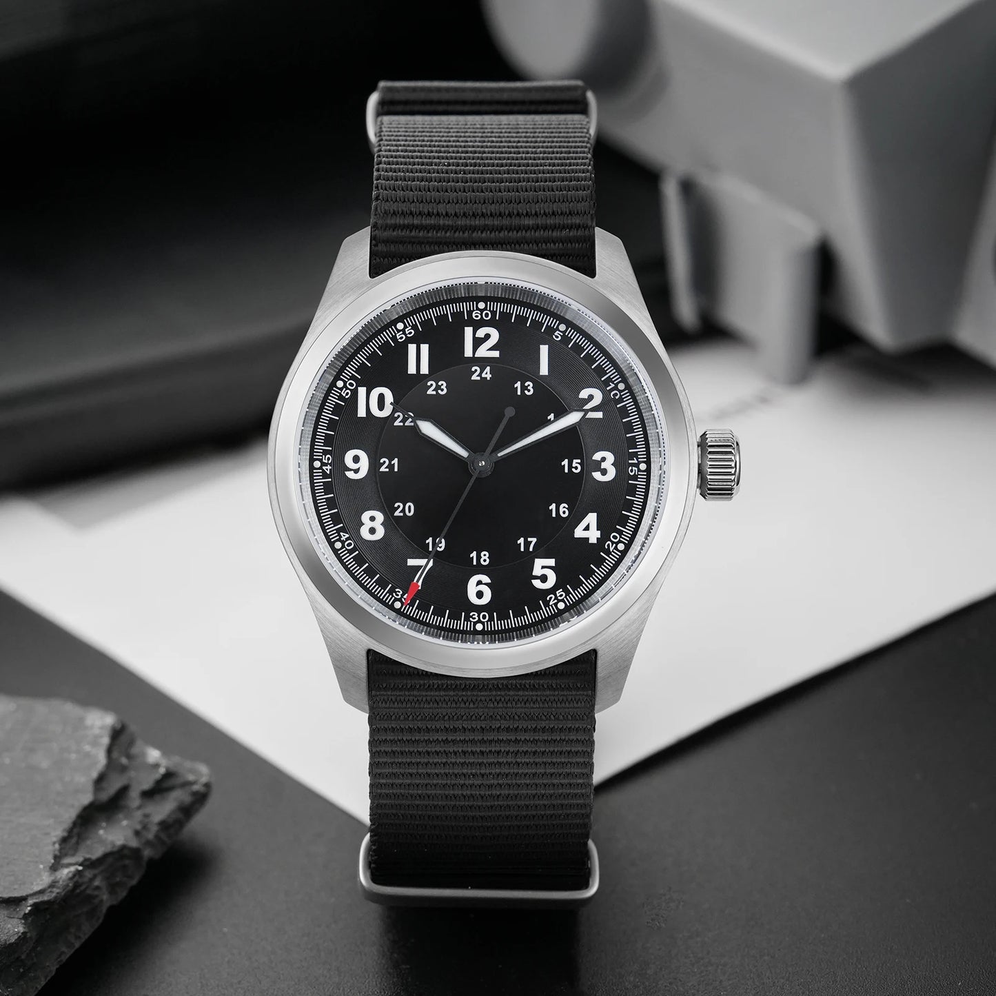 Militado ML08 Vintage Black Watch VH31 Sweep Quartz Wristwatch Ar Sapphire Crystal Luminous C3 BGW9 100 Waterproof Watches Man