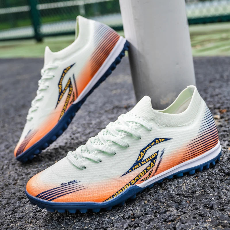 Chaussures de football pour hommes adultes, modèle TF, à tiges hautes, avec empeigne souple en PU, semelles antidérapantes et crampons, idéales pour les matchs et l'entraînement sur gazon synthétique.
