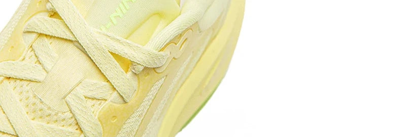„Li-Ning“ moteriški bėgimo bateliai „YUEYING 5 PRO“ su optimizuota amortizacija ir plačiu pirštų skyriumi, atspindintys „SUPER BOOM“ „LiNing“ sportiniai bateliai ARHV014