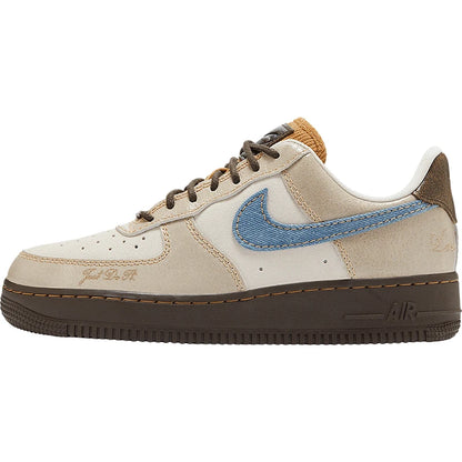 Nike Air Force 1 klassiske sneakers til kvinder med tyk sål og holdbar konstruktion HQ3458-142