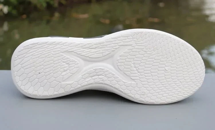 Chaussures d'été en maille respirante pour hommes, chaussures de papa, chaussures de sport et de loisirs pour hommes, chaussures blanches tissées antidérapantes et Anti-odeur pour hommes