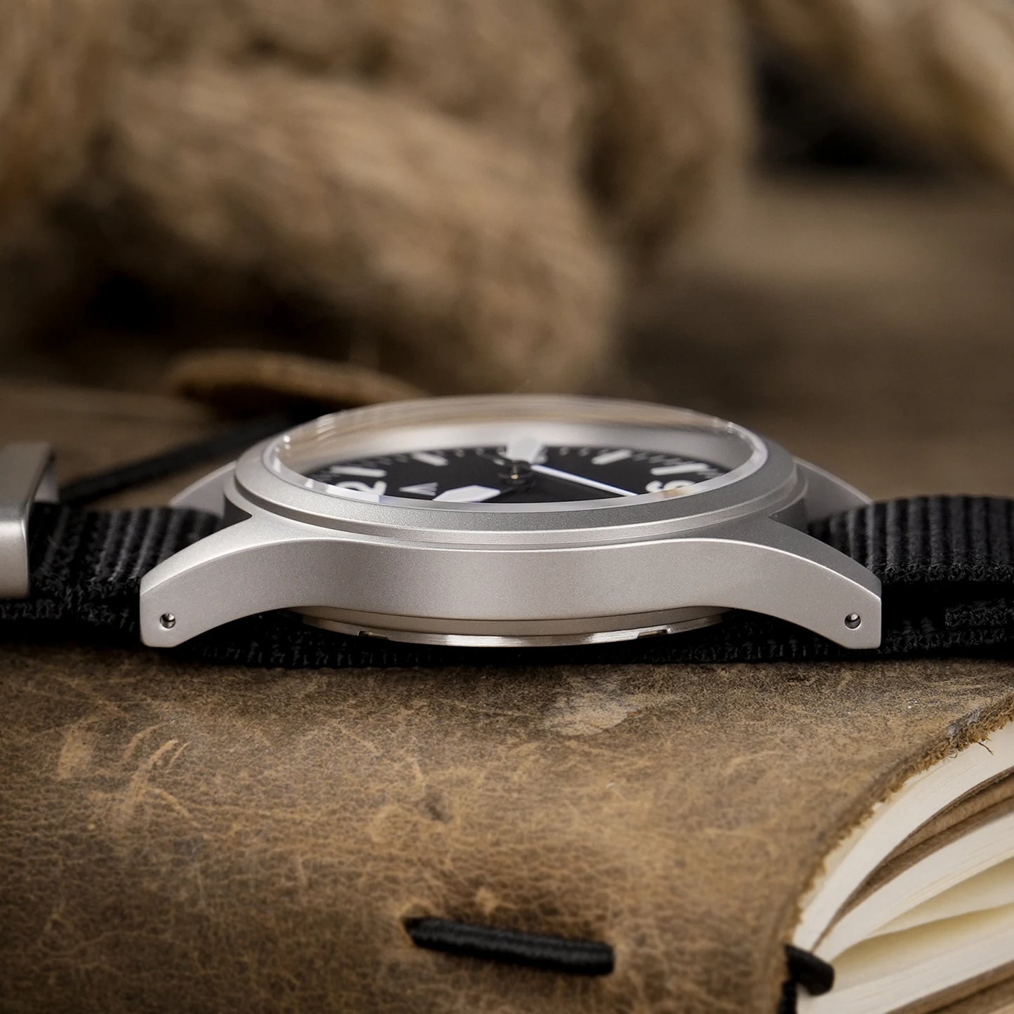 Militado ML05 36912 Watch VH31 Sweep Seconds Movement Dome Sapphire Crystal Watch High Transparency AR Coated 38mm Vintage Watch