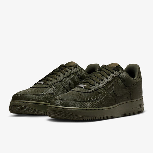 Nike Authentic Autumn Style – Slitstarka låga sneakers för män med ormskinnsmönster IB0018-301