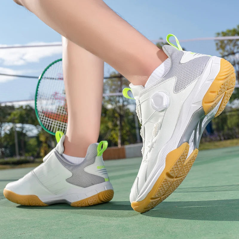 Profesionalūs tinklinio bateliai, vyriški ir moteriški fitneso bei badmintono bateliai, jaunimo stalo teniso treniruočių ir varžybų sportiniai bateliai