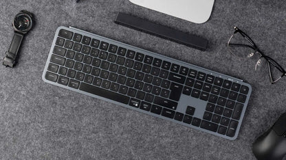 Tastiera wireless ultra-sottile Keychron B6 Pro layout ISO, formato completo, portatile e leggera, con connessioni 2.4GHz e Bluetooth