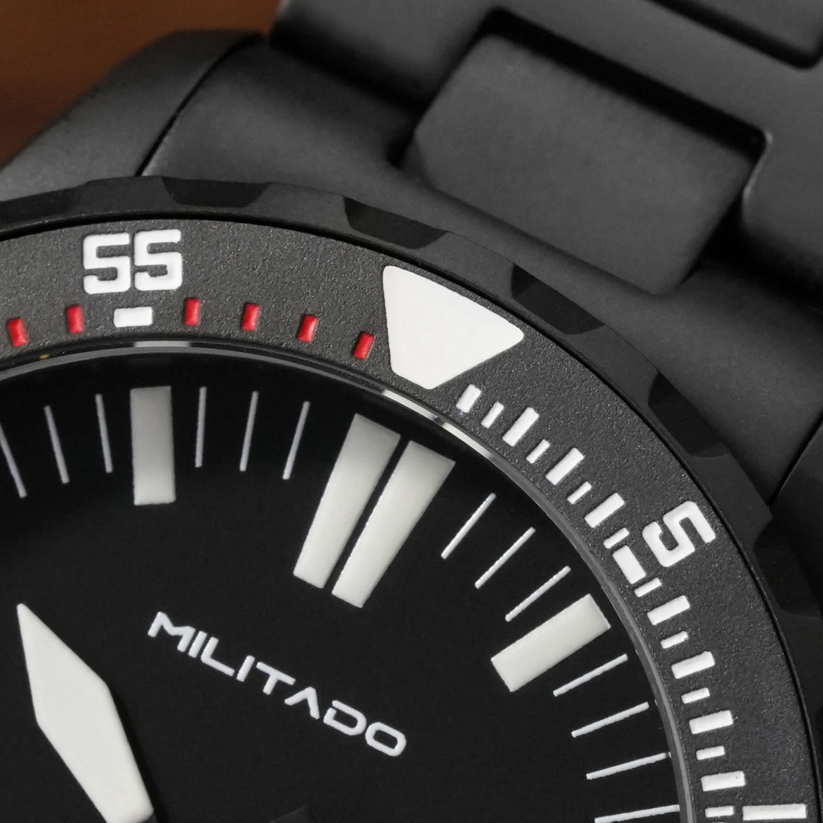 Militado ML16 39mm Quartz Dive Watch Sapphire Crystal 200M Water Resistant Ceramic Bezel BGW9 Lume Screw Down Crown