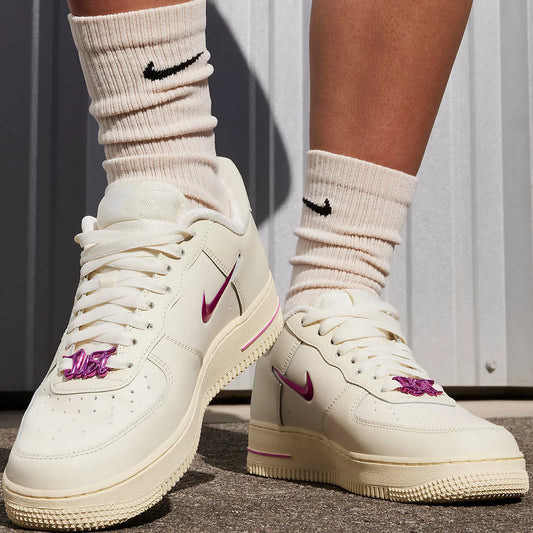Nike Genuine Air Force 1 låga sneakers för damer FB8251-101