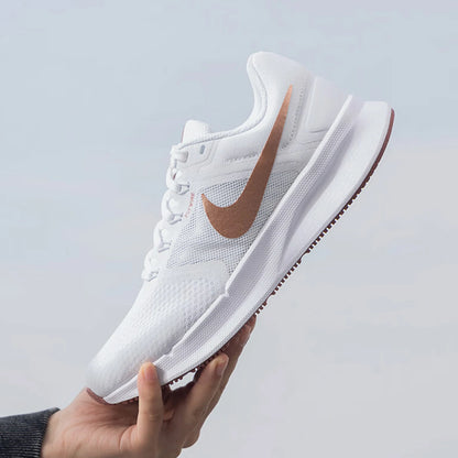 „Nike“ originalūs „W Nike Run Swift 3“ moteriški kvėpuojantys bėgimo bateliai DR2698-105