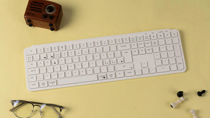 Tastiera wireless ultra-sottile Keychron B6 Pro layout ISO, formato completo, portatile e leggera, con connessioni 2.4GHz e Bluetooth