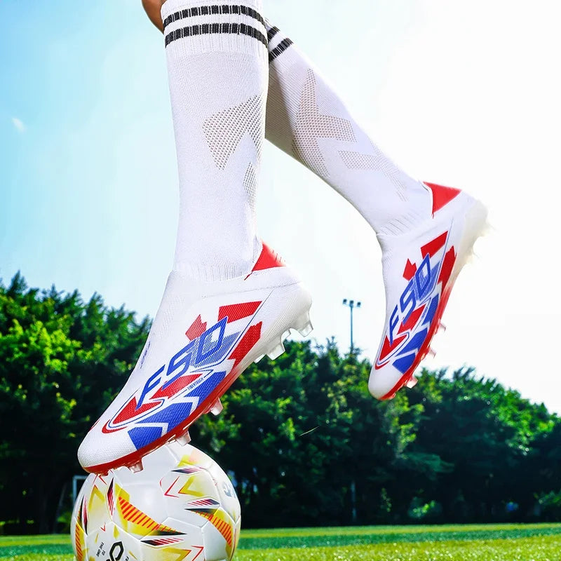 Nouvelles chaussures de football pour hommes, légères, très vendues, de haute qualité, crampons pour terrain en herbe, chaussures de football mi-hautes, baskets antidérapantes pour l'extérieur.