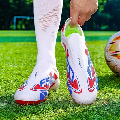 Nouvelles chaussures de football pour hommes, modèle tendance, de haute qualité, mi-hautes, légères, antidérapantes, crampons d'extérieur pour l'entraînement sur gazon.