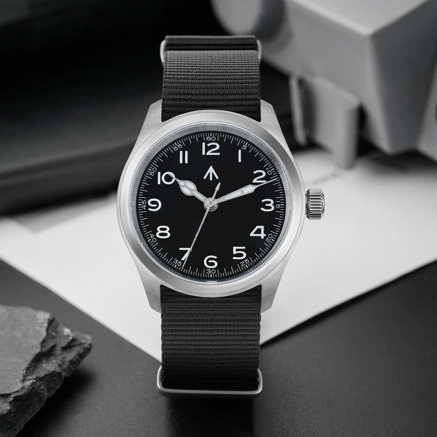 Militado ML08 Vintage Black Watch VH31 Sweep Quartz Wristwatch Ar Sapphire Crystal Luminous C3 BGW9 100 Waterproof Watches Man