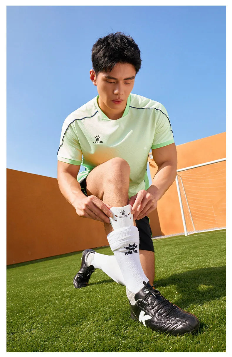 Kelme Chaussures de football pour hommes Ag Short Studs Football Boots Mg Chaussures d'entraînement professionnelles pour terrain en gazon artificiel et naturel