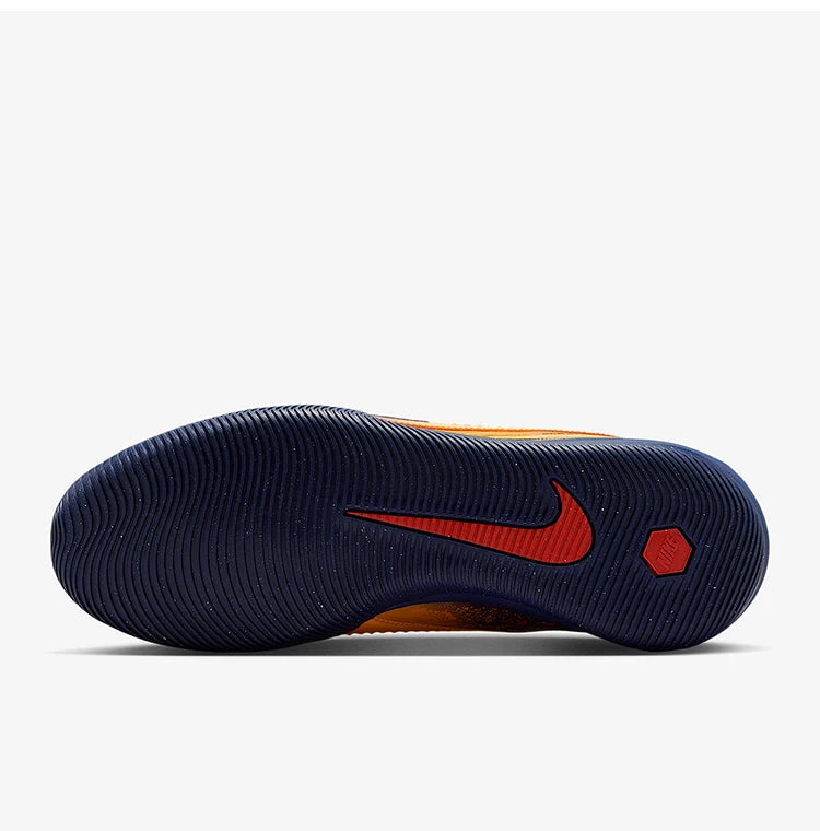 Nike Authentic Phantom 6 Herren-Low-Top-Sportschuhe mit Dämpfung für den Fußball IB3093-800