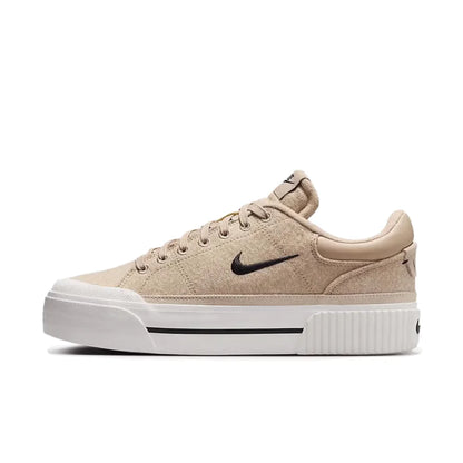 Nike Court Legacy Lift – Højdefremhævende såldesign, komfortabel skridsikker støddæmpning, slidstærke sportssko FZ2606-100