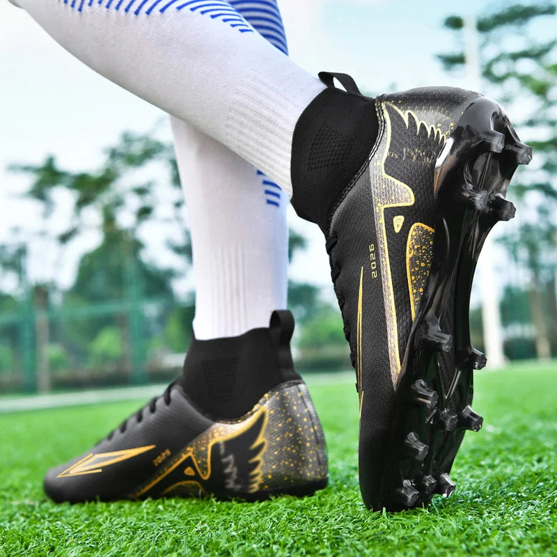 Nouvelles chaussures de football pour hommes, antidérapantes, de haute qualité, ultralégères, pour l'extérieur et l'intérieur, chaussures de sport à haute cheville, futsal antidérapantes