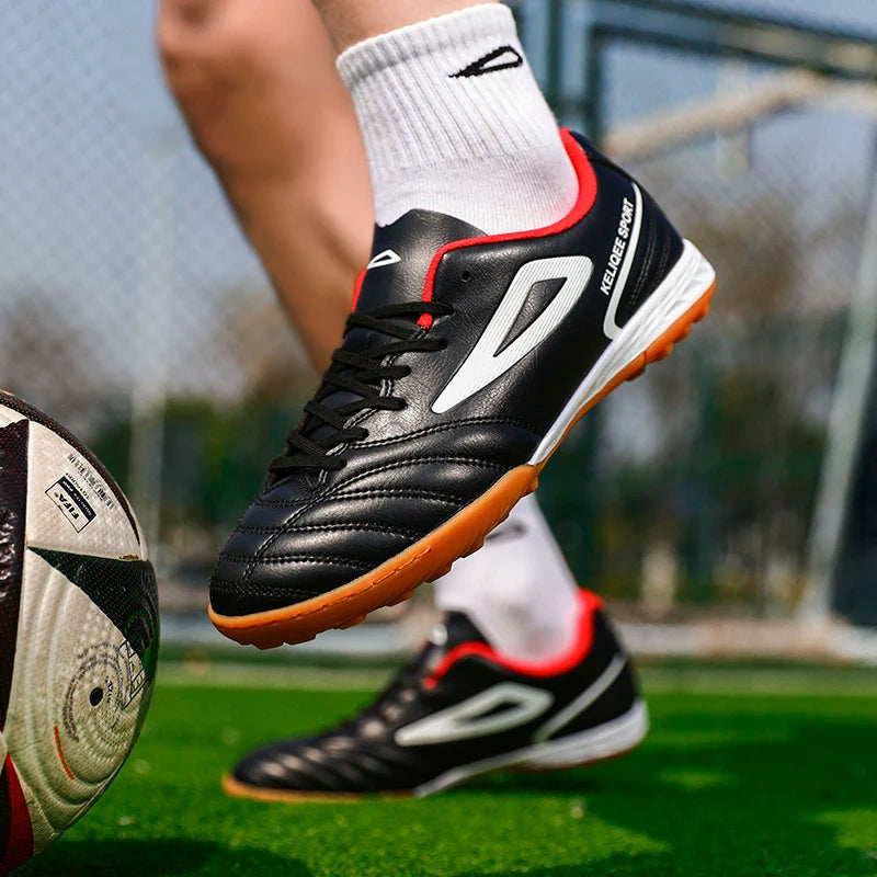 Botas de fútbol unisex juveniles superventas en oferta, tacos para césped, antideslizantes, transpirables, parte superior de cuero, ligeras y duraderas para entrenamiento de fútbol