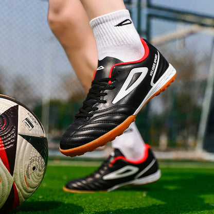 Botas de fútbol unisex juveniles superventas en oferta, tacos para césped, antideslizantes, transpirables, parte superior de cuero, ligeras y duraderas para entrenamiento de fútbol