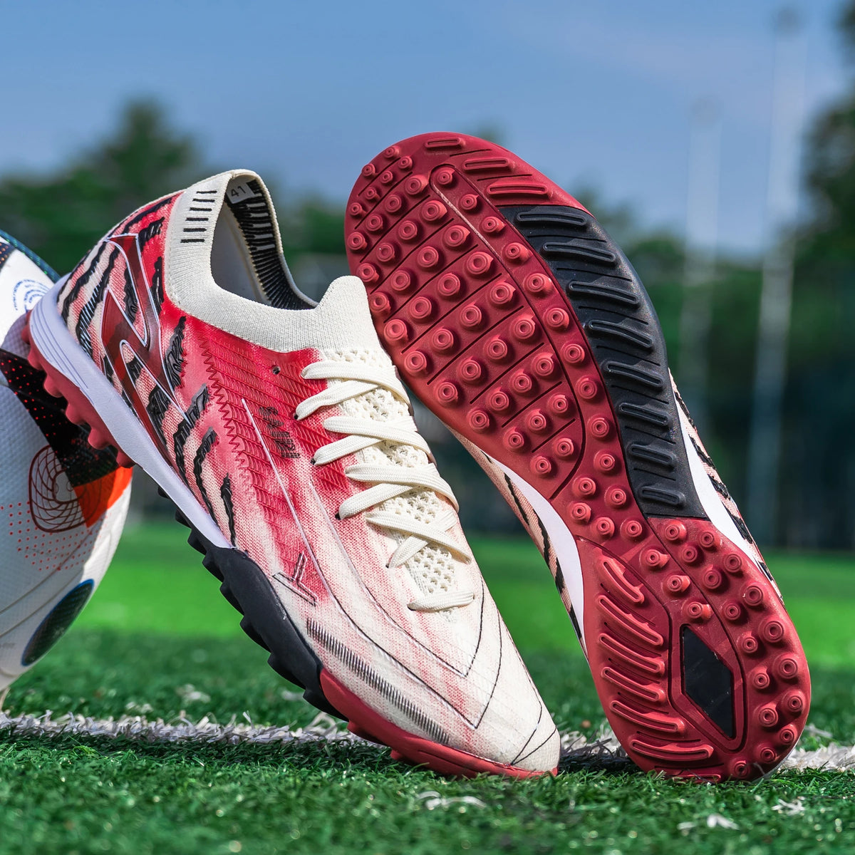 Chaussures de football TF pour hommes, tige en PU flexible, semelle en caoutchouc résistante à l'usure, crampons de football unisexes pour jouer sur terrain synthétique en extérieur.