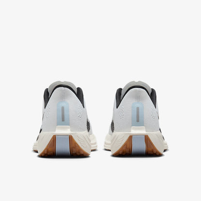 Nike Authentic Pegasus Plus løbesko til kvinder i mesh FQ7261-102