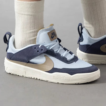 Nike's New Sb Series Offers Strong Grip, Comfort, and Durability for Outdoor Women's Skateboarding Shoes. Lightweight Mesh Material, Durable for Daily Commuting, Low-Top Flat Shoes. Sb Day One Trendy Blue Versatile Sports Cas