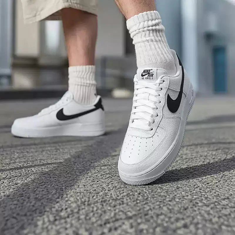 Nike Authentic AF1 Air Force One, baskets basses décontractées pour hommes, chaussures de skate élégantes et confortables pour toutes les occasions CT2302-100