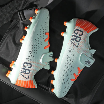 Nouvelles chaussures de football montantes à crampons longs pour adolescents et étudiants, adaptées aux garçons et aux filles, élégantes, durables et tendance
