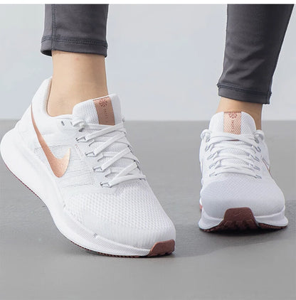 „Nike“ originalūs „W Nike Run Swift 3“ moteriški kvėpuojantys bėgimo bateliai DR2698-105