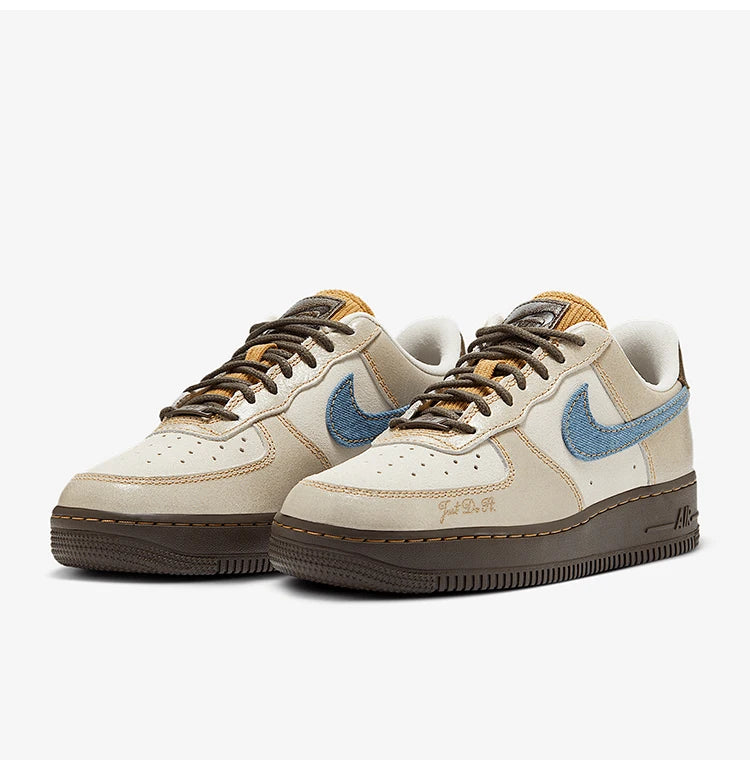Nike Air Force 1 klassiske sneakers til kvinder med tyk sål og holdbar konstruktion HQ3458-142
