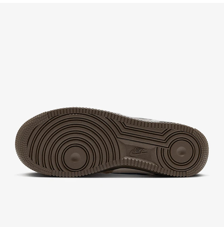 Nike Air Force 1 klassiske sneakers til kvinder med tyk sål og holdbar konstruktion HQ3458-142