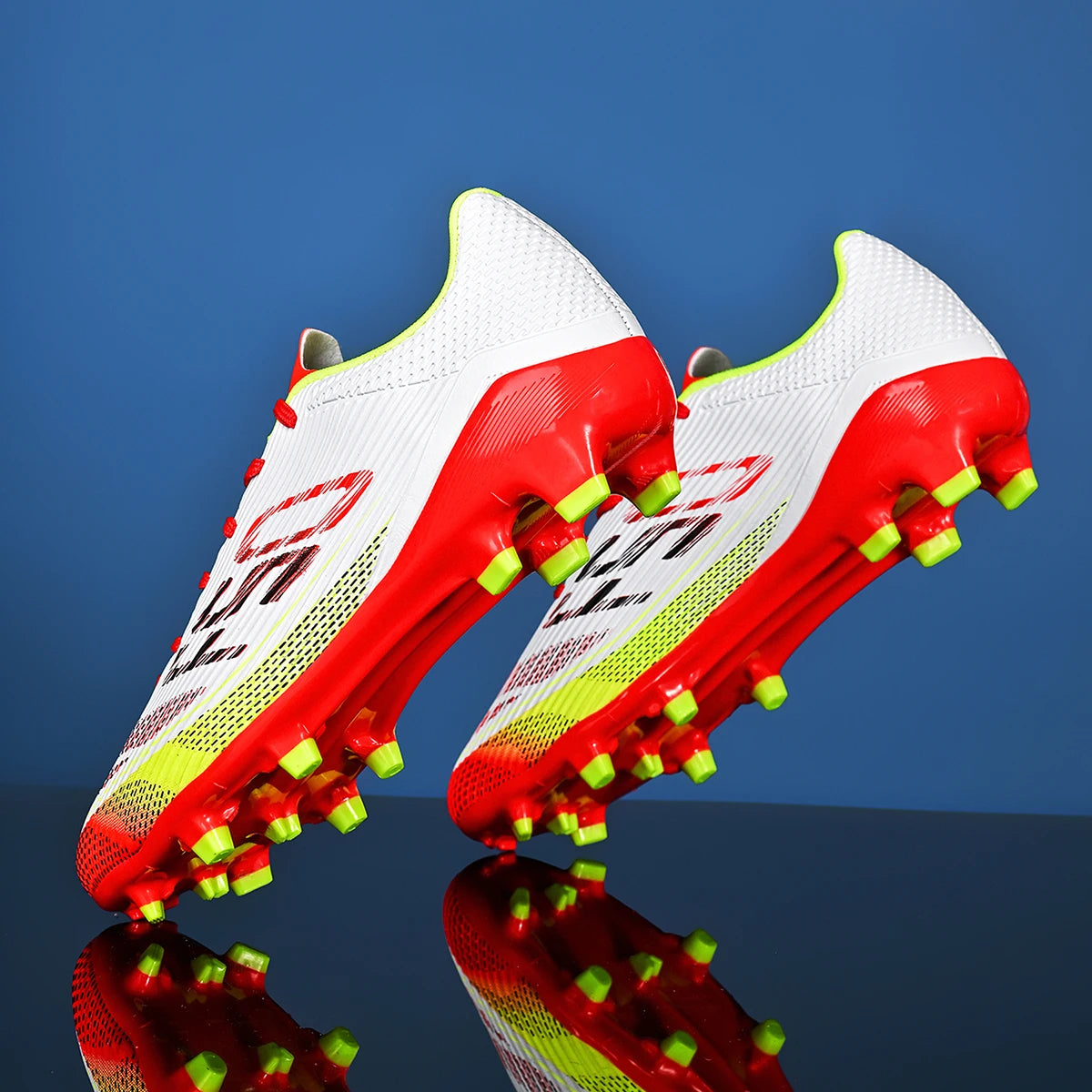 Chaussures de football AG FG pour hommes, semelles amortissantes en PU, crampons antidérapants pour adultes, pour entraînements de football de haute intensité sur pelouse extérieure.
