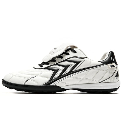 Chaussures de football pour hommes FG pour terrain ferme, tige en PU souple, crampons en caoutchouc renforcés, pour adultes, pour les matchs de football en plein air et l'entraînement sur pelouse.