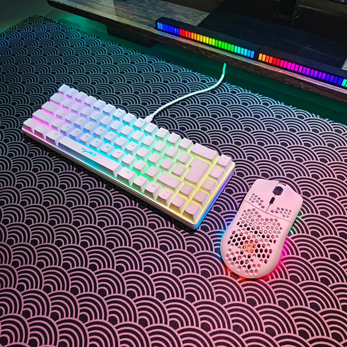 Set gaming portatile HXSJ 60% RGB con tastiera e mouse, tastiera a membrana cablata 68 tasti e mouse wireless leggero a 3 modalità per PC Mac
