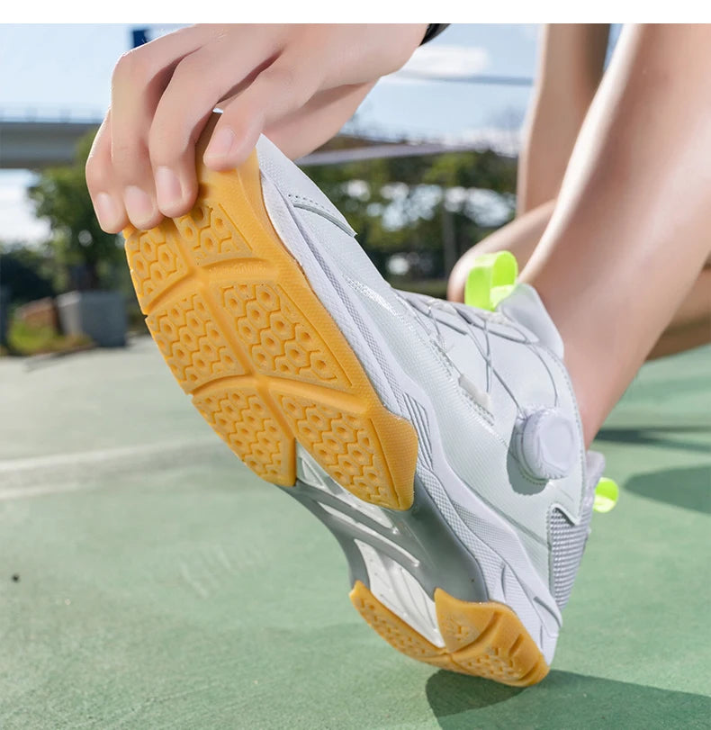 Profesionalūs tinklinio bateliai, vyriški ir moteriški fitneso bei badmintono bateliai, jaunimo stalo teniso treniruočių ir varžybų sportiniai bateliai