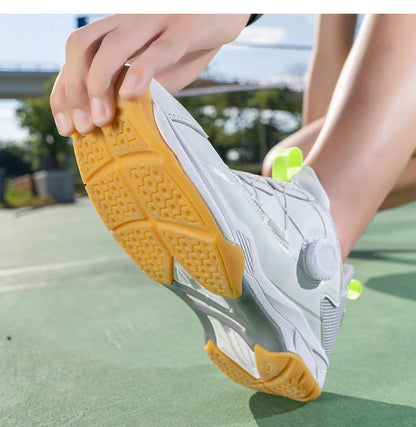 Profesionalūs tinklinio bateliai, vyriški ir moteriški fitneso bei badmintono bateliai, jaunimo stalo teniso treniruočių ir varžybų sportiniai bateliai