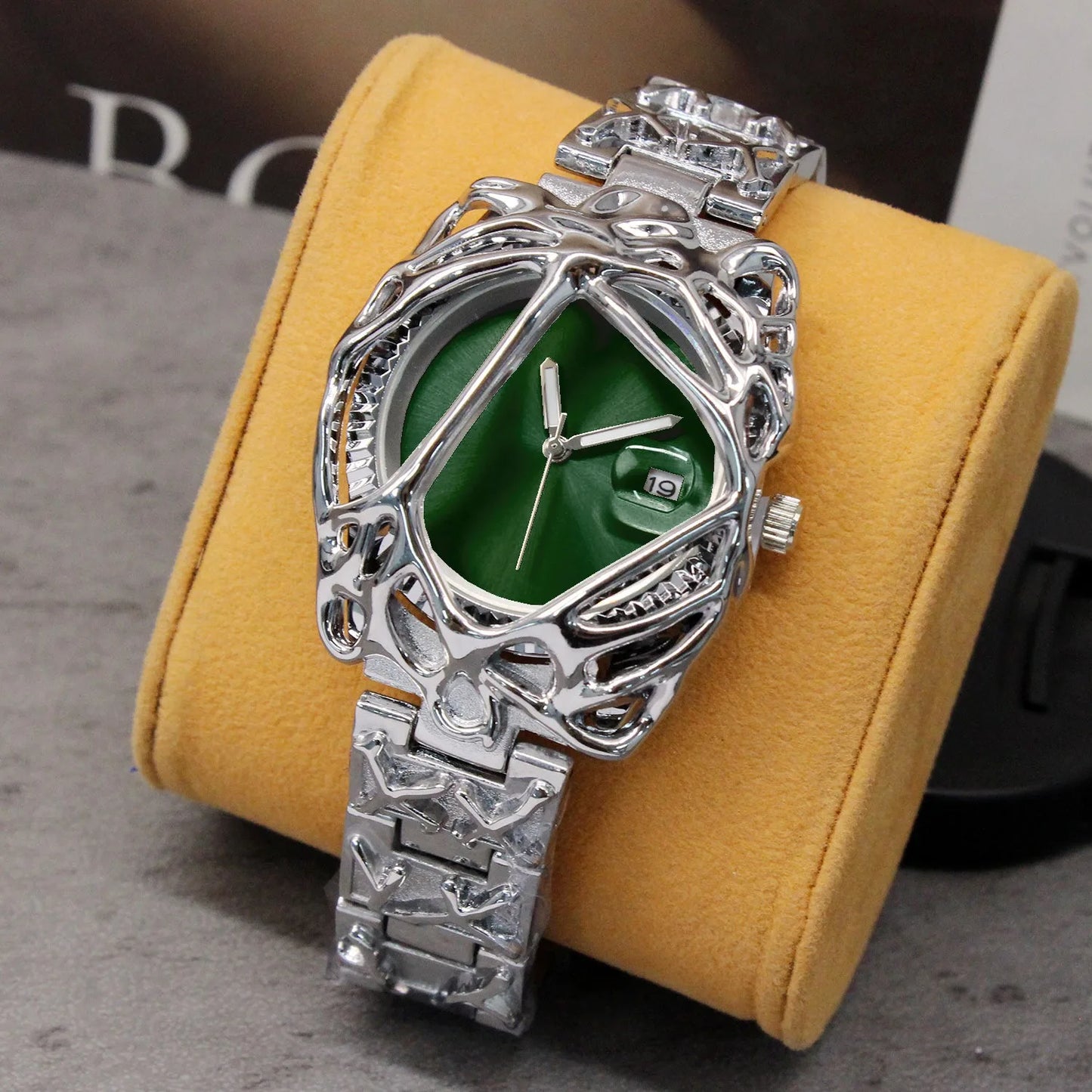 Fashion Y2K Antique Alabaster Quartz Watch Men Retro Black Strap Red Medieval Old Unique Creative Men Watches Luminous AAA Clock