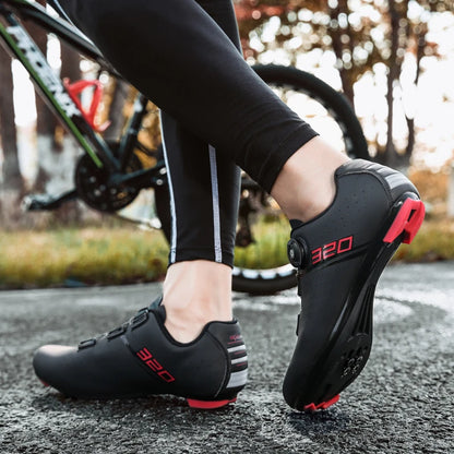 Sapatilhas de ciclismo MTB novas para homem, sapatilhas desportivas de ciclismo com sistema de bloqueio automático, estrada e velocidade, sapatilhas de ciclismo para mulher compatíveis com cleats SPD