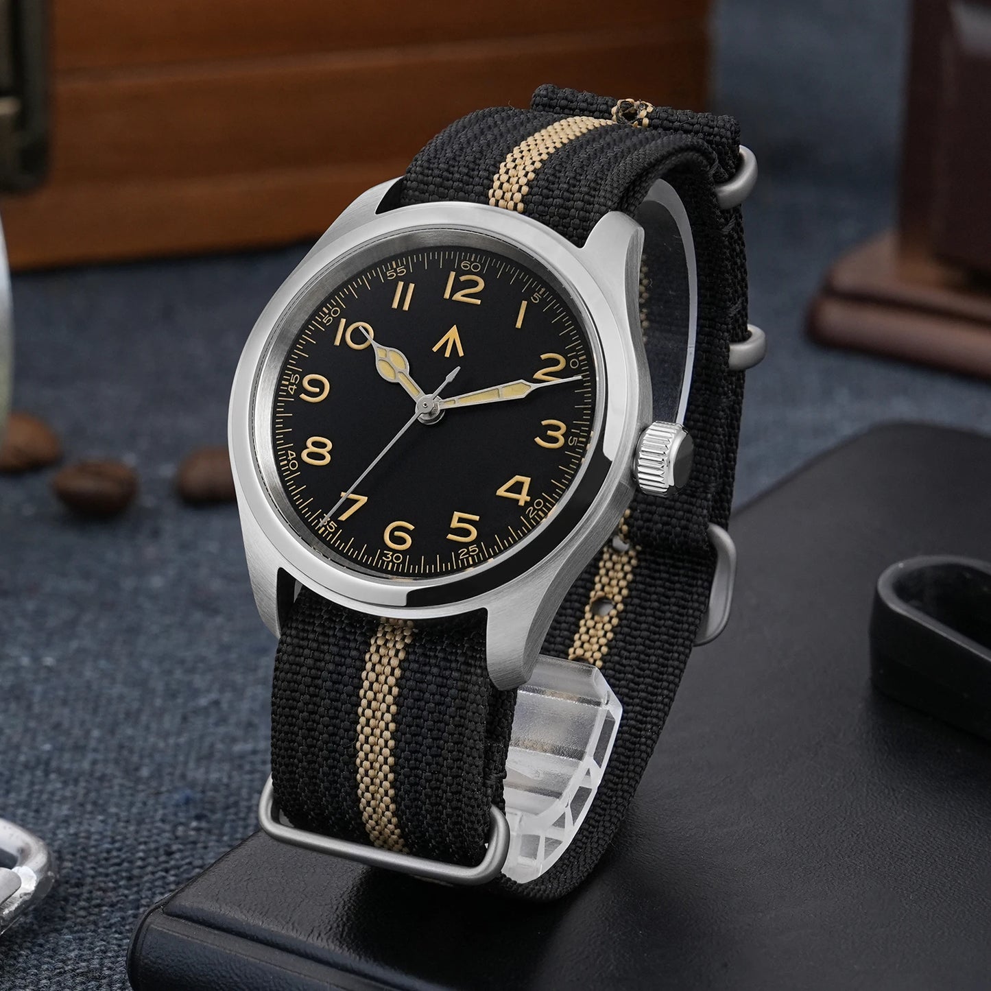 Militado ML08 Vintage Black Watch VH31 Sweep Quartz Wristwatch Ar Sapphire Crystal Luminous C3 BGW9 100 Waterproof Watches Man