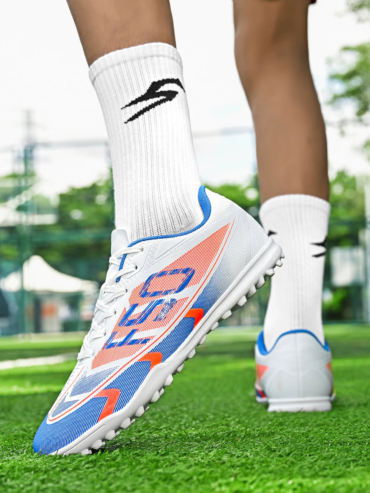 Chaussures de football pour hommes, modèle TF pour terrains synthétiques, tige en PU respirant, crampons en caoutchouc antidérapants, baskets de football pour adultes, idéales pour l’entraînement sur gazon synthétique
