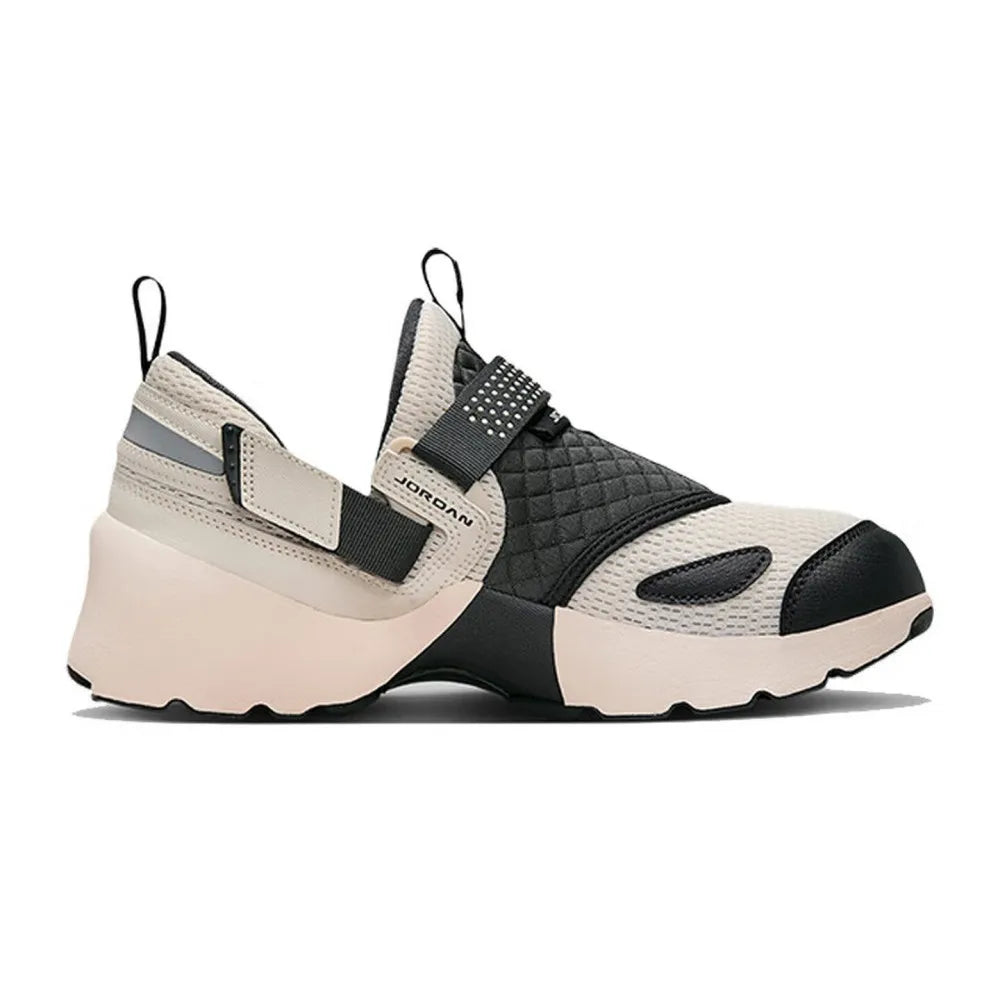 „Nike TRUNNER LX“: stilingi, universalūs, patogūs, neslystantys moteriški bėgimo bateliai su amortizacija ir ilgaamžiškumu HQ2164-102