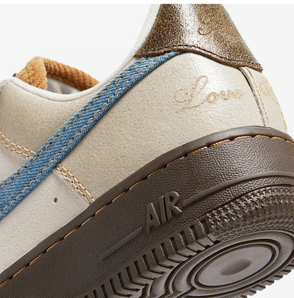 Nike Air Force 1 klassiske sneakers til kvinder med tyk sål og holdbar konstruktion HQ3458-142