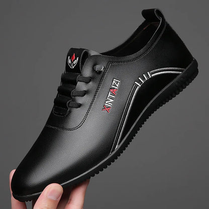 Chaussures en cuir décontractées pour hommes, polyvalentes, affaires, chaussures blanches, mode, anti-ald, mocassins confortables pour hommes, nouveau, léger, plat, 2024