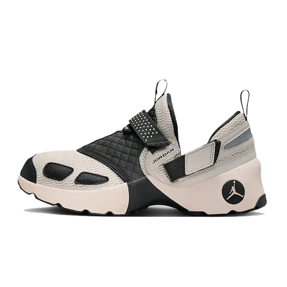 „Nike TRUNNER LX“: stilingi, universalūs, patogūs, neslystantys moteriški bėgimo bateliai su amortizacija ir ilgaamžiškumu HQ2164-102