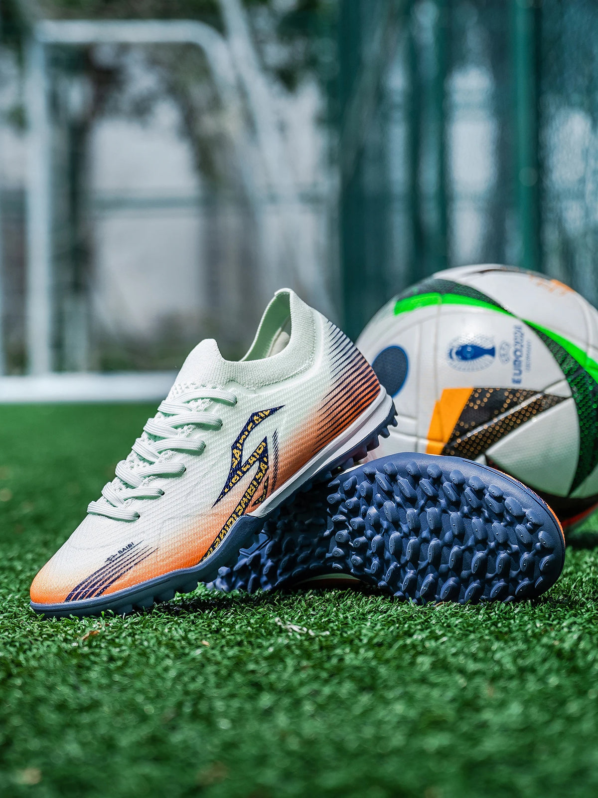 Chaussures de football pour hommes TF Turf, dessus en PU respirant, semelle extérieure en caoutchouc antidérapante, chaussures légères pour l'entraînement sur gazon artificiel.