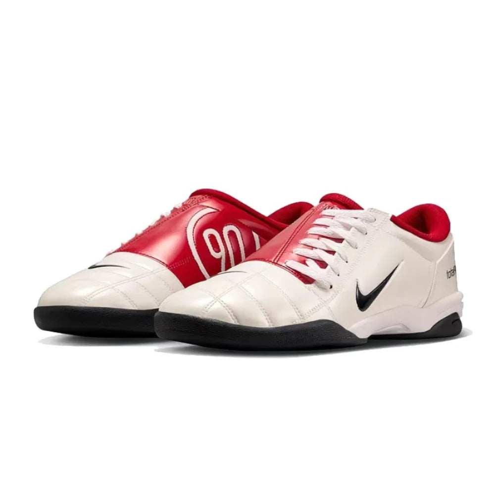 „Nike Total 90 III“ – stilingi, minimalistiniai, patogūs, puikiai priglundantys, neslystantys, patvarūs žemi futbolo bateliai (unisex, balti) HQ2851-100