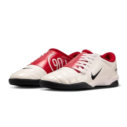 „Nike Total 90 III“ – stilingi, minimalistiniai, patogūs, puikiai priglundantys, neslystantys, patvarūs žemi futbolo bateliai (unisex, balti) HQ2851-100