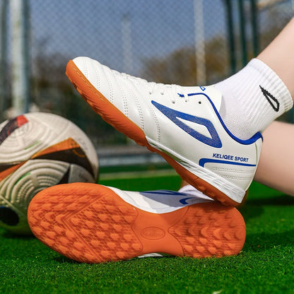 Botas de fútbol unisex juveniles superventas en oferta, tacos para césped, antideslizantes, transpirables, parte superior de cuero, ligeras y duraderas para entrenamiento de fútbol