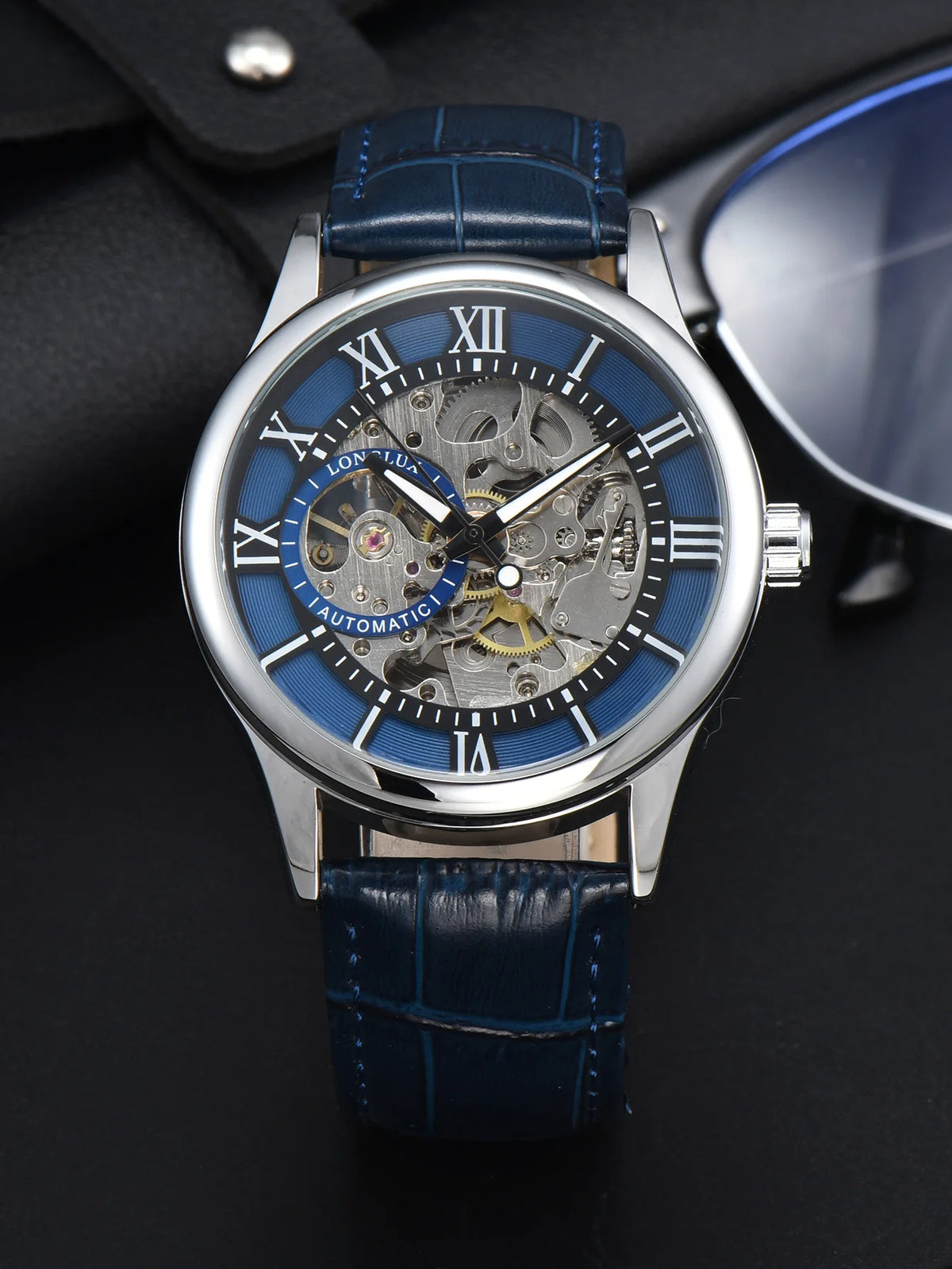Relógio automático para homem, estilo de luxo, mostrador com algarismos romanos, mecanismo visível (esqueleto), resistente à água, ponteiros luminescentes, bracelete em pele – Uma escolha ideal para oferecer como presente.